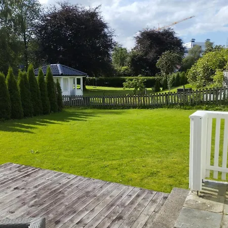 Sentrum - Lindboen Gjesterom Kwatera prywatna Førde