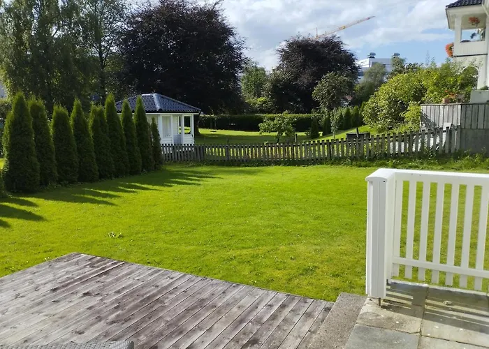 Sentrum - Lindboen Gjesterom Kwatera prywatna Førde